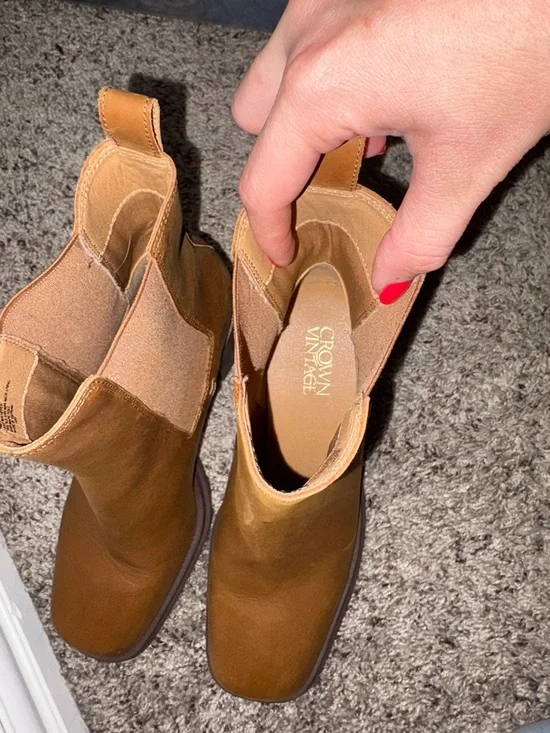 Crown Vintage Tan Chelsea Block Heel Ankle Boots - Picture 3 of 5